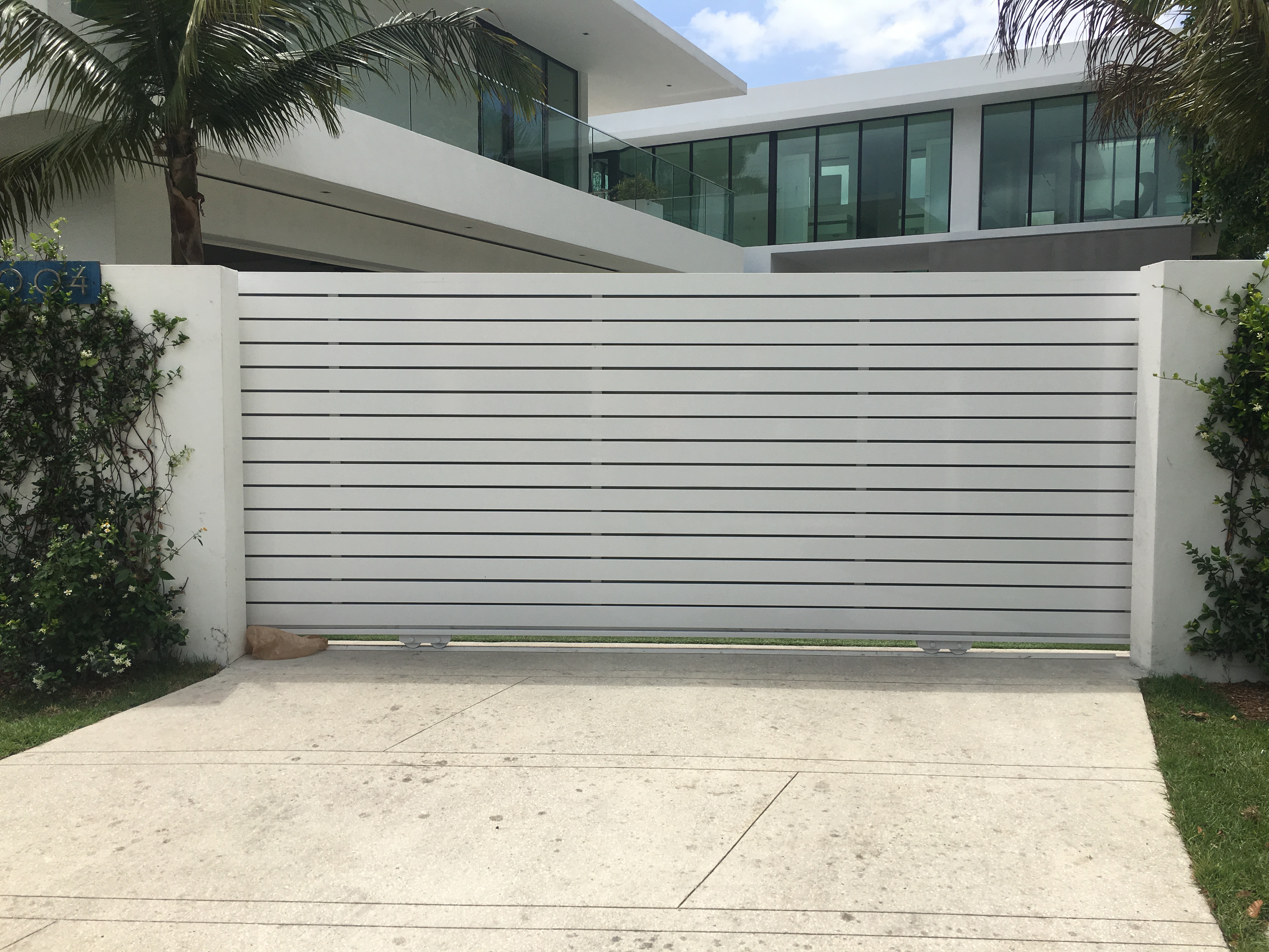 White Horizontal Slat Sliding Gate for Modern Home