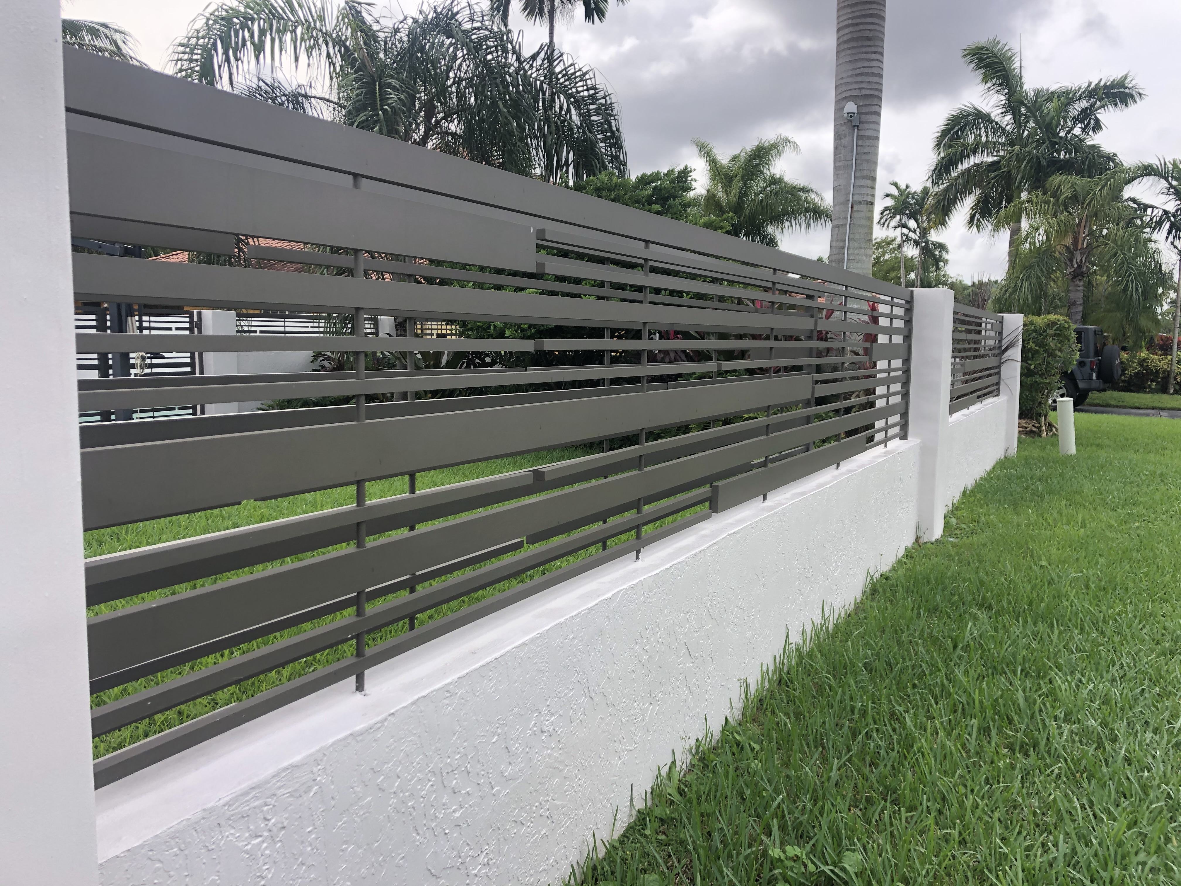 Gray Multi-Width Horizontal Aluminum Fence