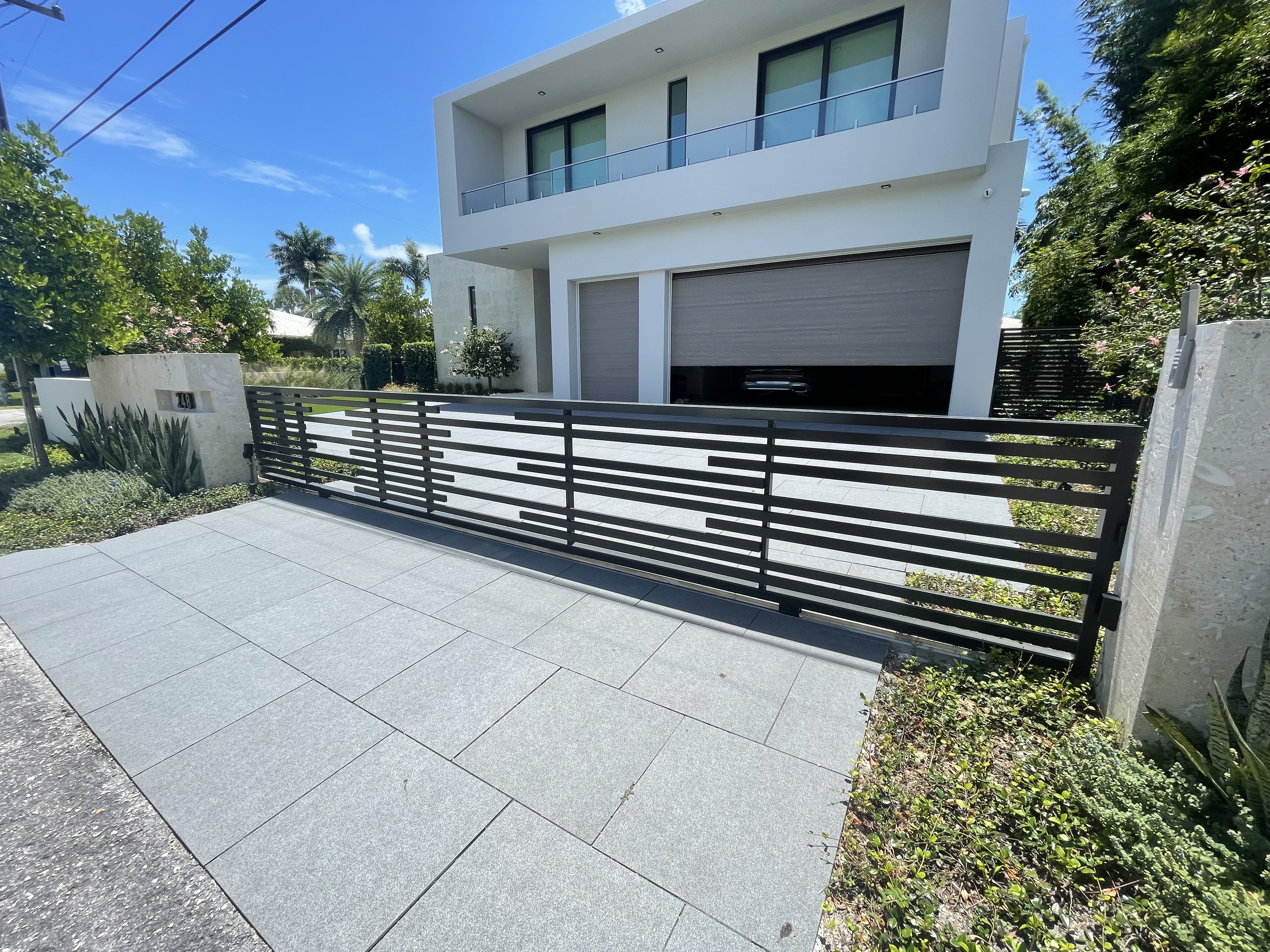 Mixed-Width Horizontal Slat Sliding Gate