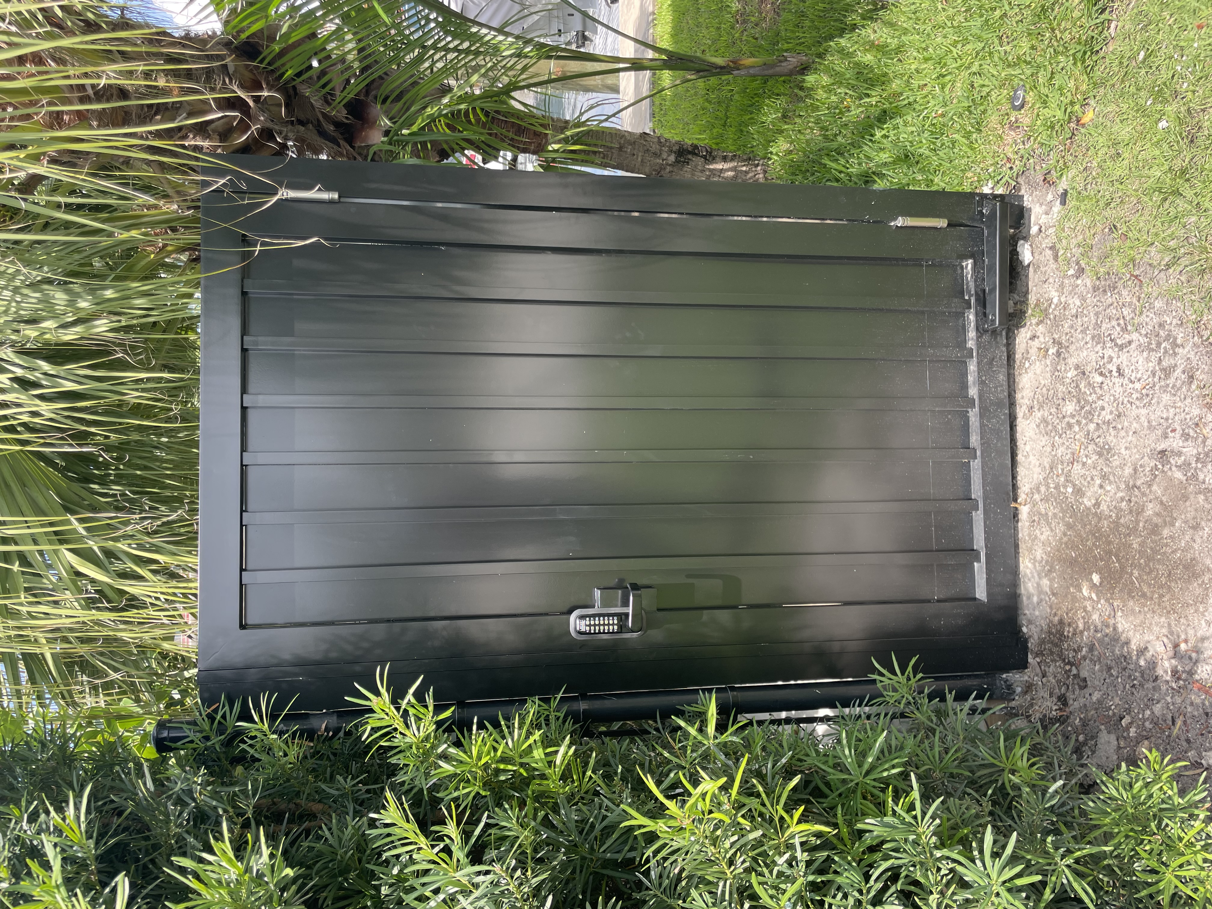 Black Horizontal Privacy Gate with Handle