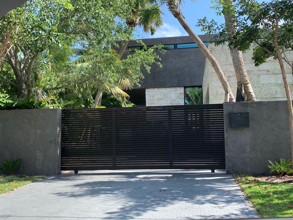 Contemporary Black Gate