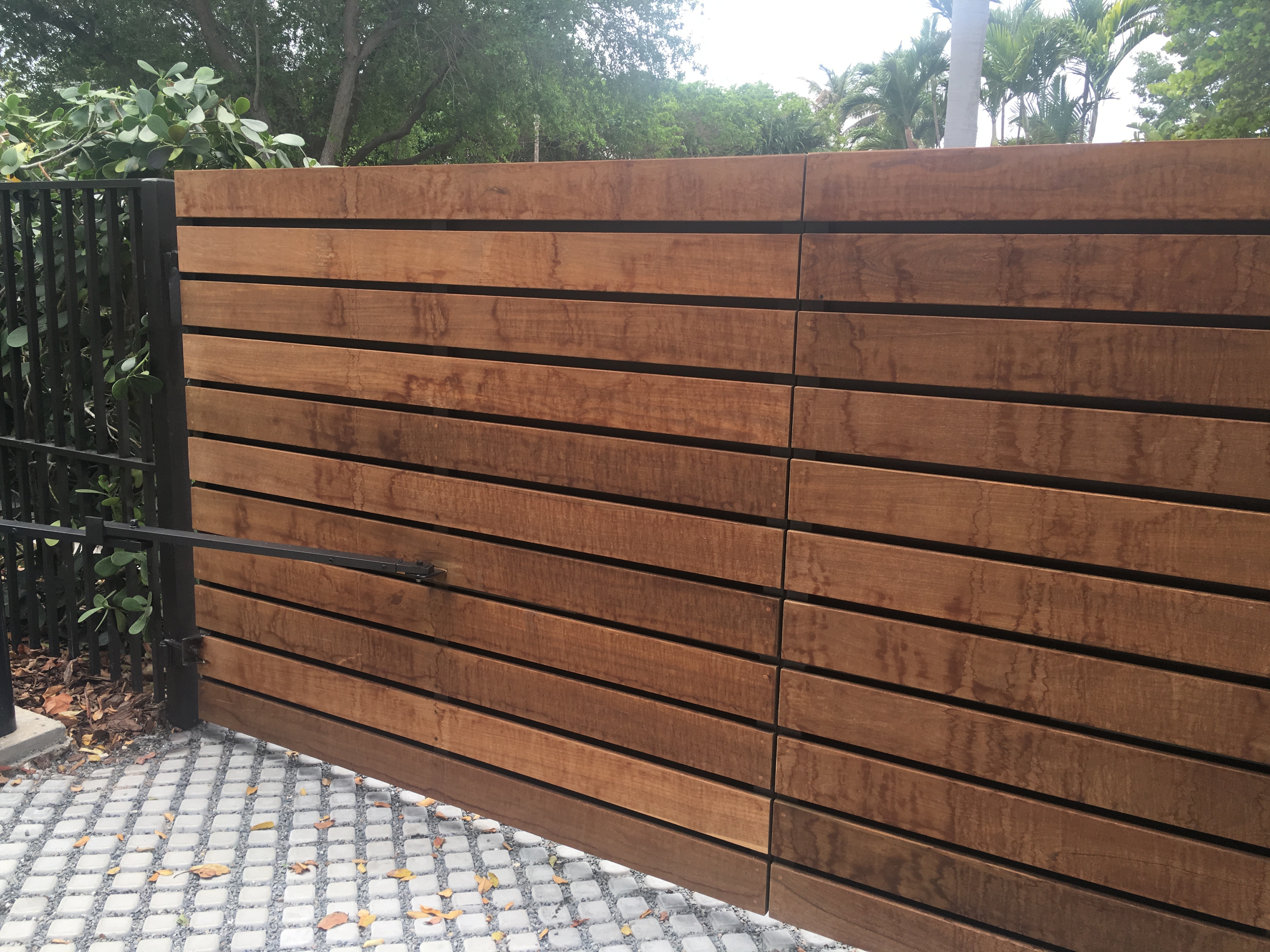 Wood-Finish Horizontal Gate